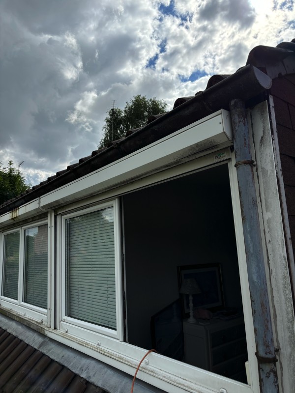 Pose de zinguerie avec remplacement de chêneaux en zinc pour habitations à Lille