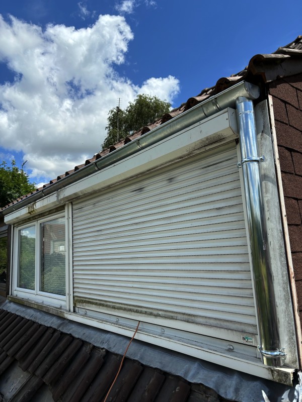 Pose de zinguerie avec remplacement de chêneaux en zinc pour habitations à Lille