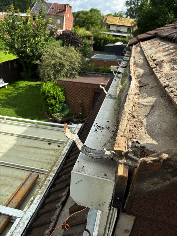 Pose de zinguerie avec remplacement de chêneaux en zinc pour habitations à Lille