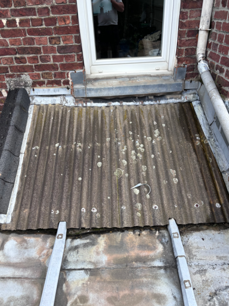 Remplacement de plaques translucides et bande d'étanchéité sur toiture de terrasse à Lille – Travaux d’étanchéité