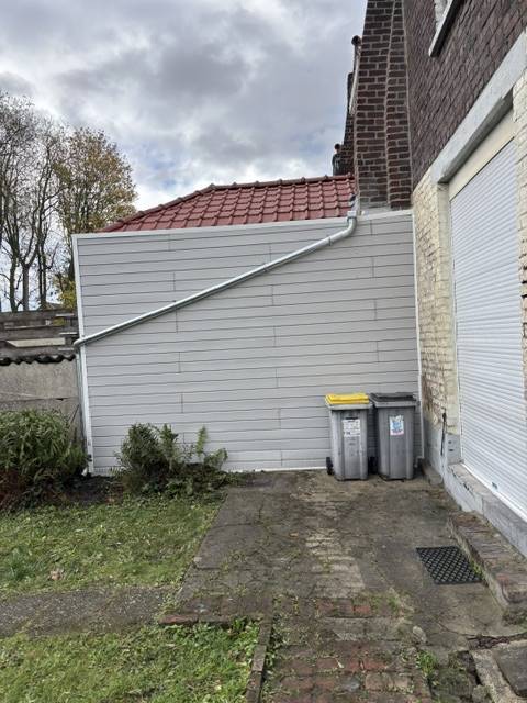 Création complète d’une descente de gouttière en zinc sur extension avec raccordement discret et évacuation optimisée à Tourcoing et ses environs