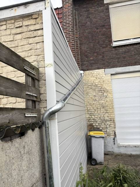 Création complète d’une descente de gouttière en zinc sur extension avec raccordement discret et évacuation optimisée à Tourcoing et ses environs