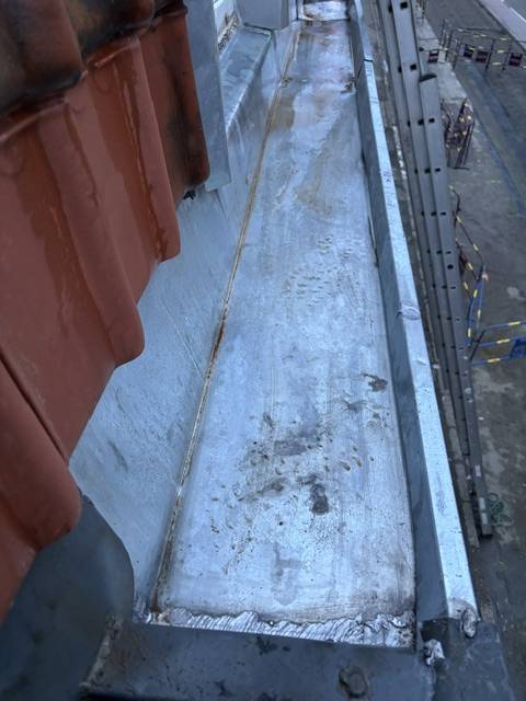 Remplacement de chêneau en zinc 0,75 mm et rhabillage complet d’un chien-assis sur toiture en tuiles à Loos