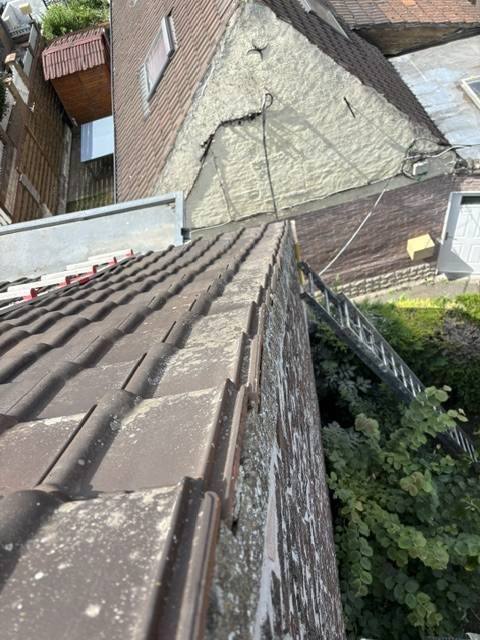 Rénovation complète d’un chéneau en zinc et travaux de toiture près de Douai : pose sécurisée et finitions durables